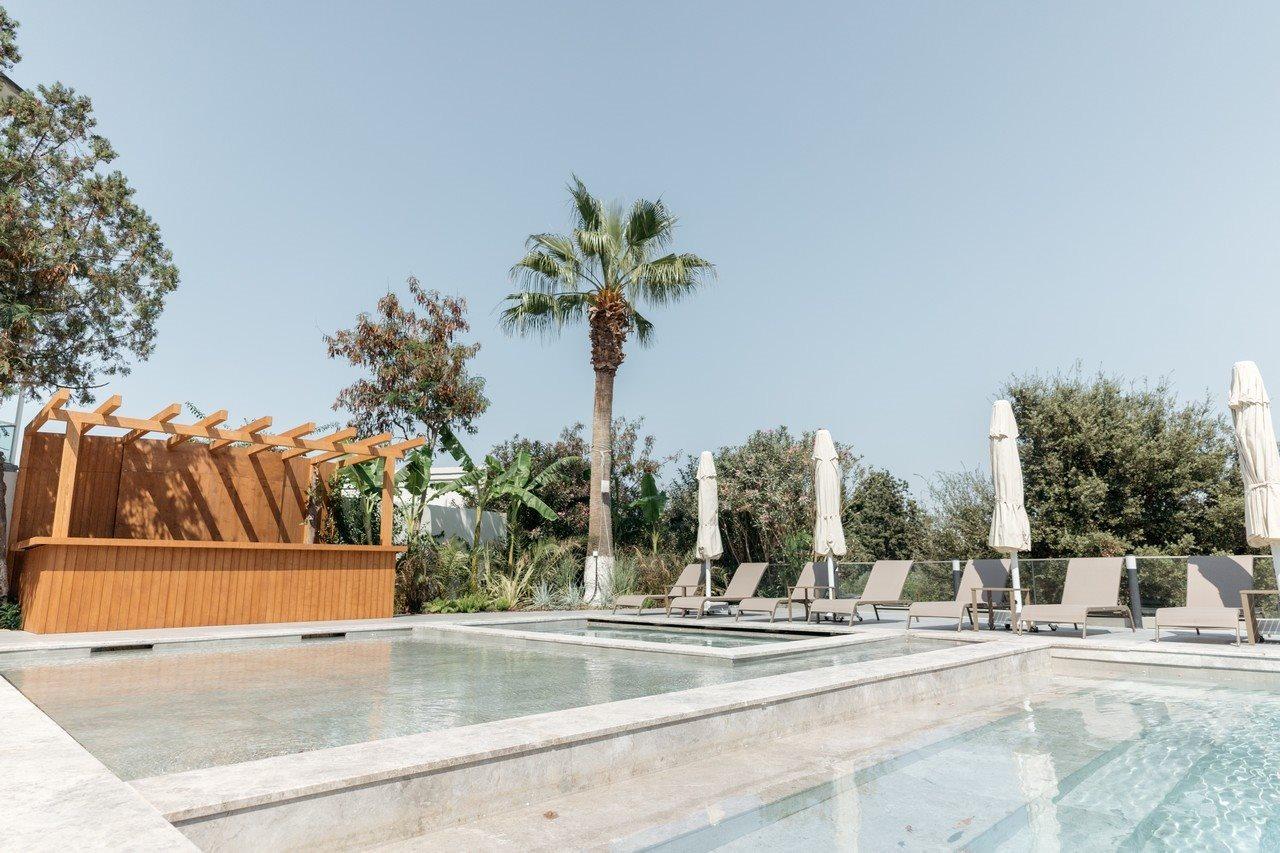 גומושלוק Astrid Hotel מראה חיצוני תמונה