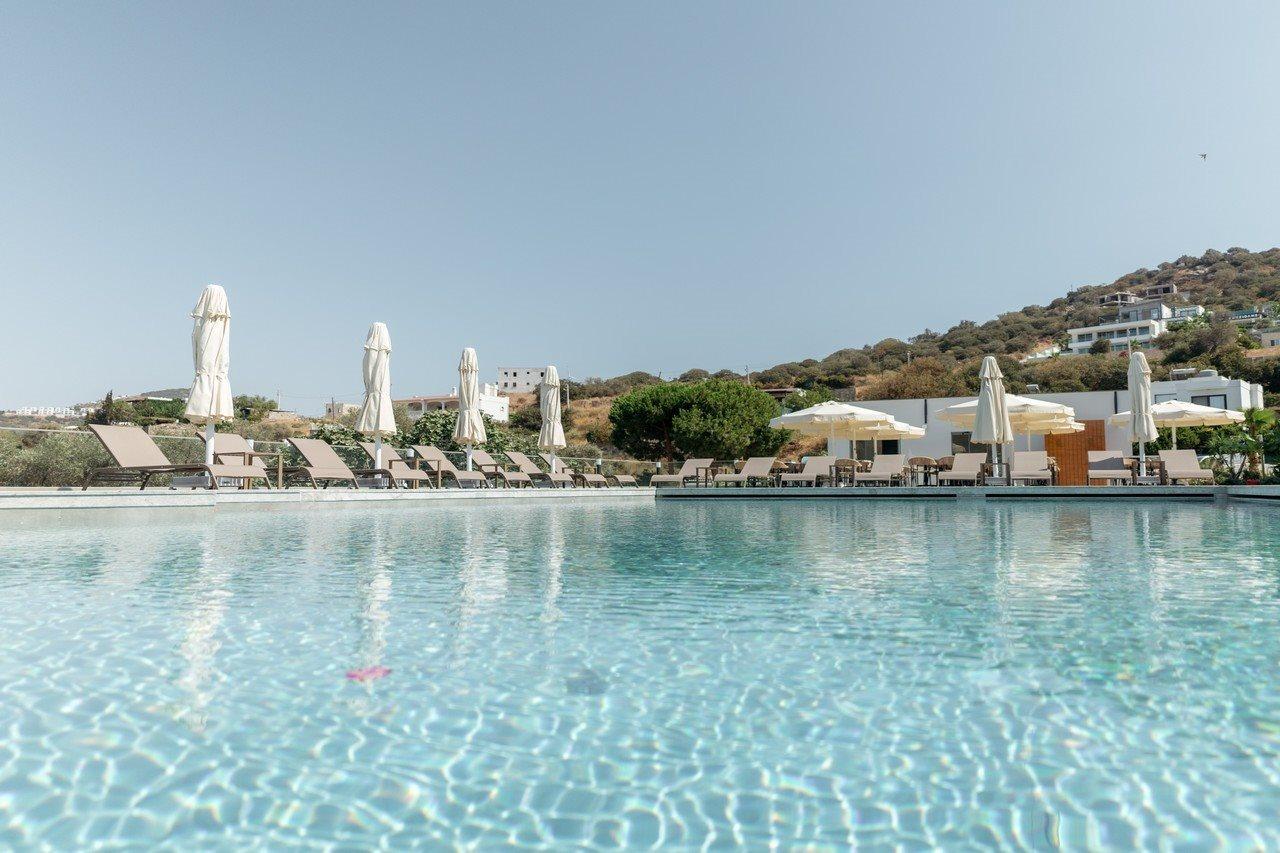 גומושלוק Astrid Hotel מראה חיצוני תמונה