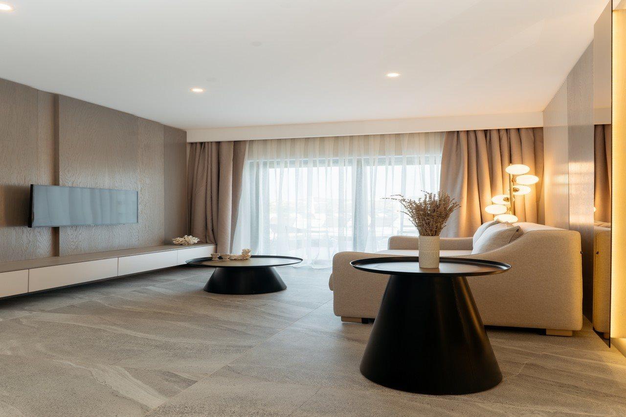 גומושלוק Astrid Hotel מראה חיצוני תמונה