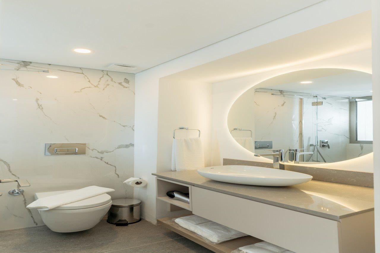 גומושלוק Astrid Hotel מראה חיצוני תמונה